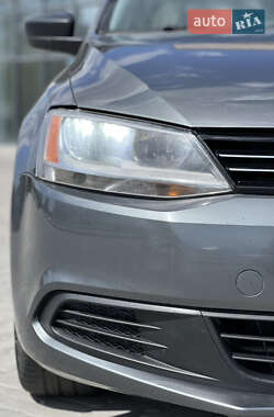 Седан Volkswagen Jetta 2013 в 