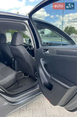 Седан Volkswagen Jetta 2013 в 