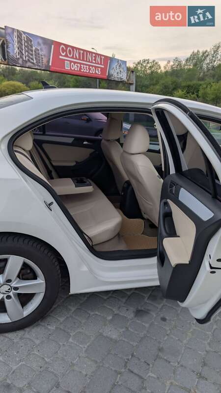 Седан Volkswagen Jetta 2011 в Львове