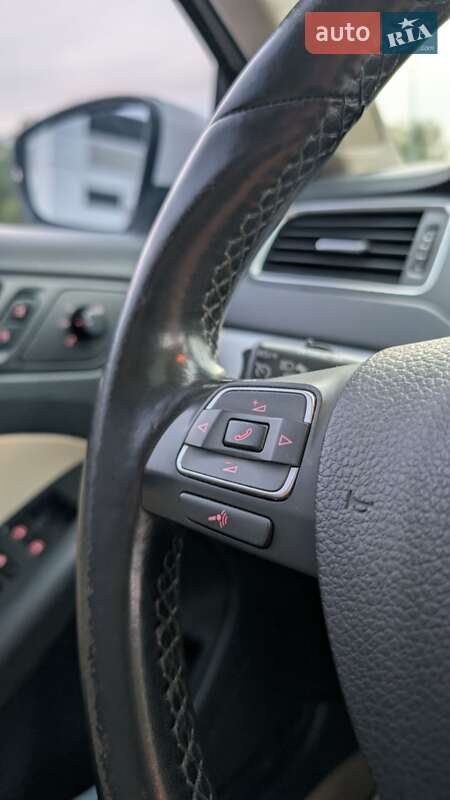 Седан Volkswagen Jetta 2011 в Львове