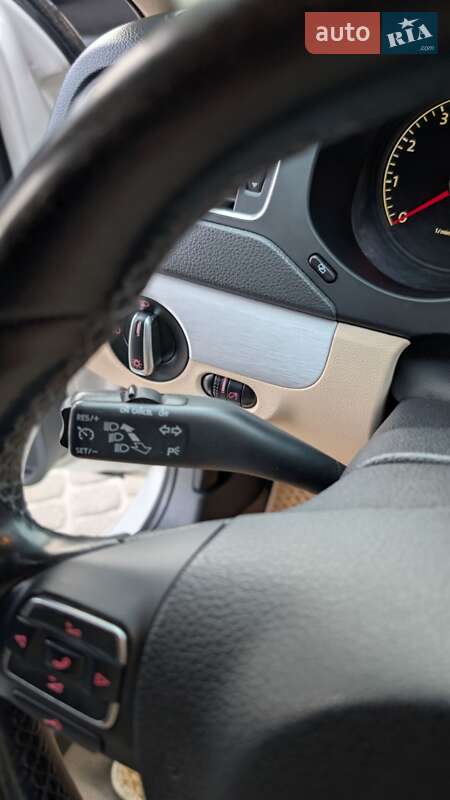 Седан Volkswagen Jetta 2011 в Львове