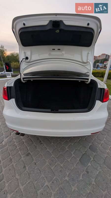 Седан Volkswagen Jetta 2011 в Львове