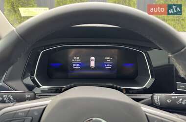 Седан Volkswagen Jetta 2023 в 