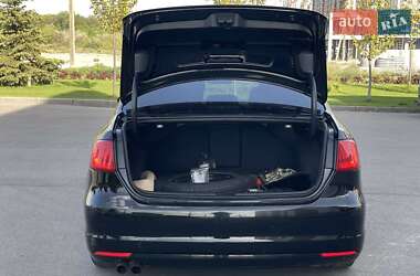 Седан Volkswagen Jetta 2013 в 
