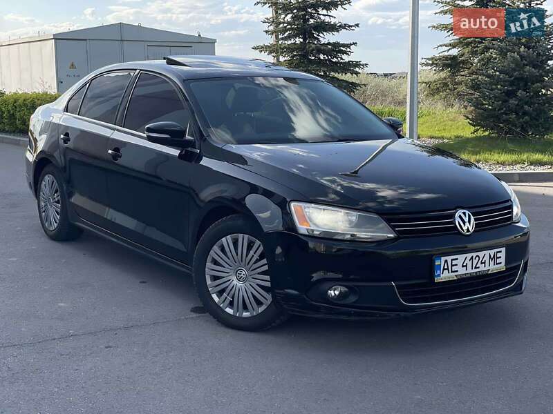 Седан Volkswagen Jetta 2013 в 