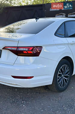 Седан Volkswagen Jetta 2018 в 