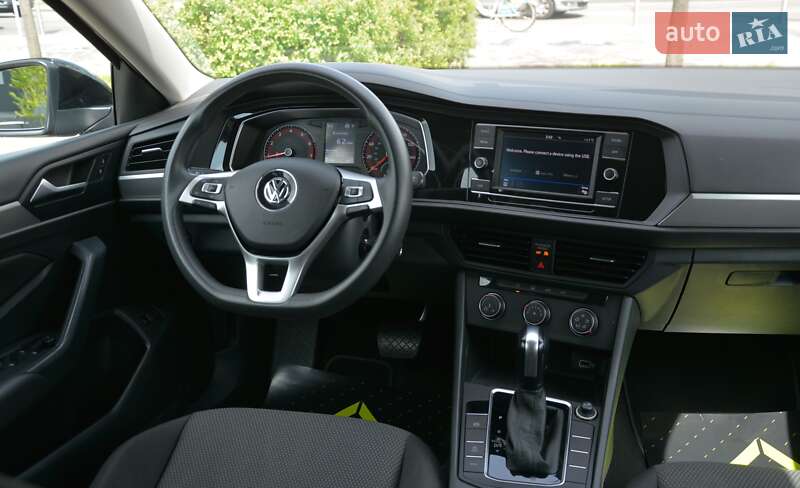 Седан Volkswagen Jetta 2018 в Киеве