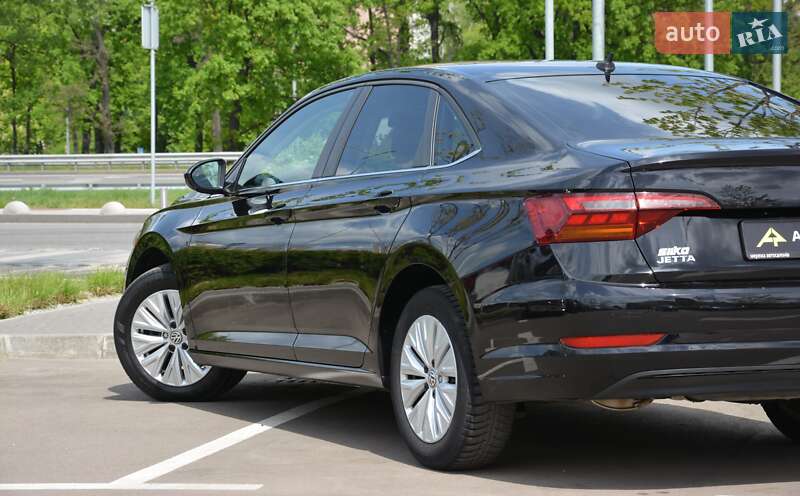 Седан Volkswagen Jetta 2018 в Киеве