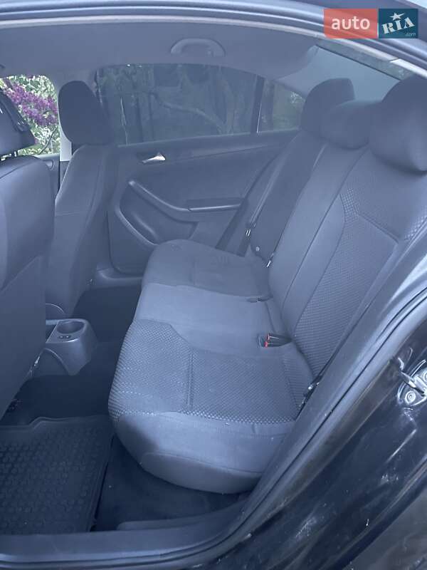Седан Volkswagen Jetta 2013 в Рівному