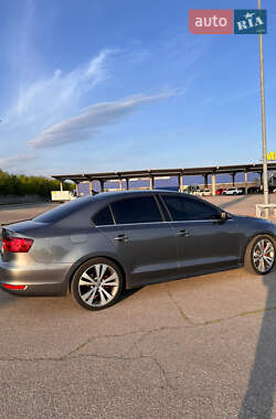 Седан Volkswagen Jetta 2012 в 