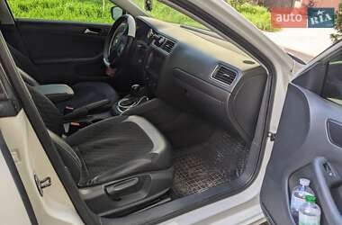 Седан Volkswagen Jetta 2013 в 