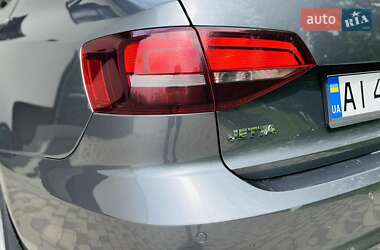 Седан Volkswagen Jetta 2016 в 