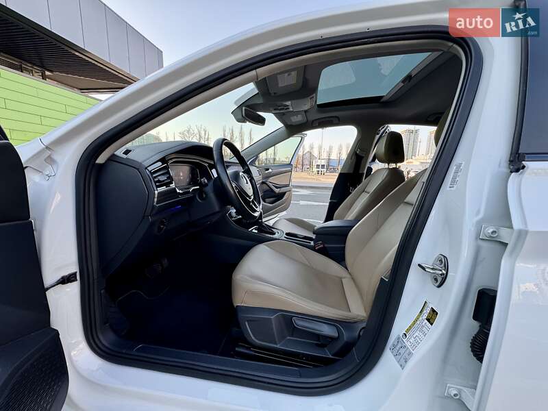 Седан Volkswagen Jetta 2018 в Києві