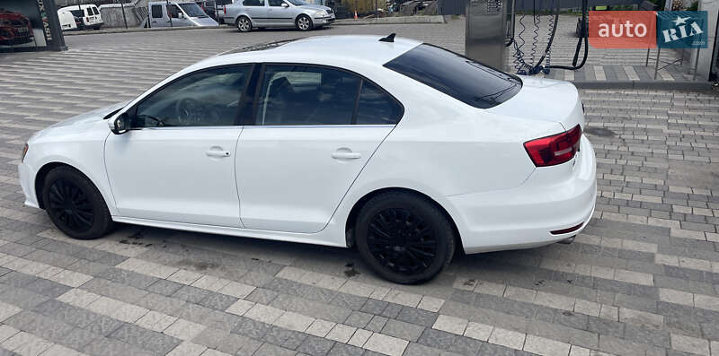 Седан Volkswagen Jetta 2015 в Львове