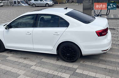 Седан Volkswagen Jetta 2015 в 