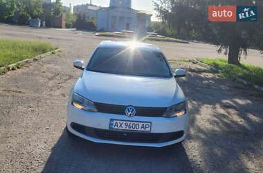 Седан Volkswagen Jetta 2013 в Чугуєві