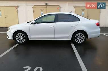 Седан Volkswagen Jetta 2013 в 