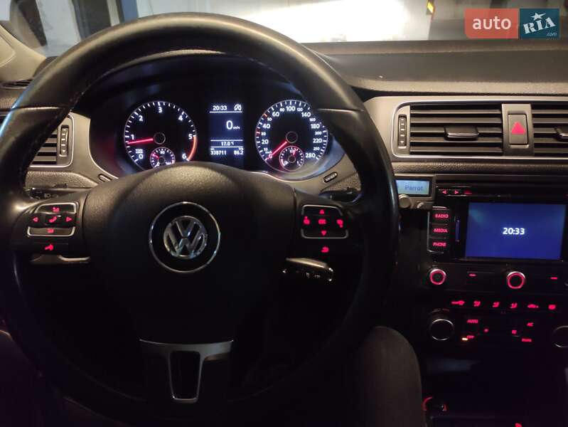 Седан Volkswagen Jetta 2012 в Львове