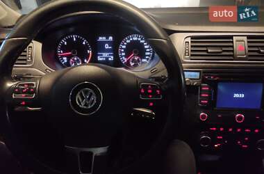 Седан Volkswagen Jetta 2012 в 
