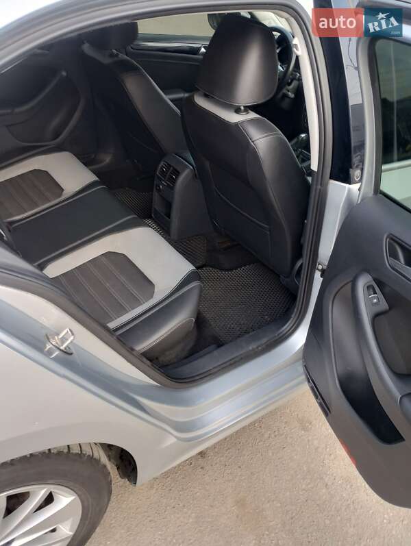 Седан Volkswagen Jetta 2016 в Запоріжжі