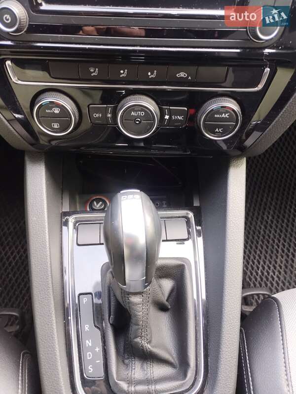 Седан Volkswagen Jetta 2016 в Запоріжжі