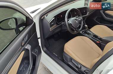 Седан Volkswagen Jetta 2018 в 