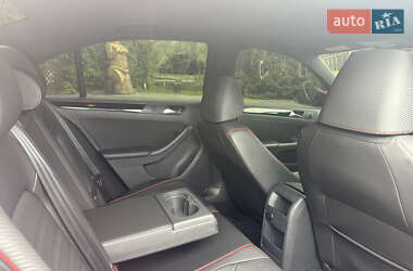 Седан Volkswagen Jetta 2014 в 