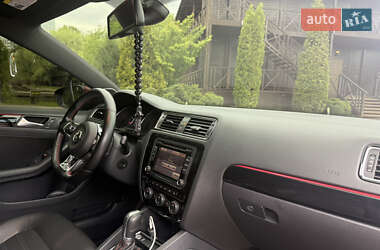 Седан Volkswagen Jetta 2014 в 