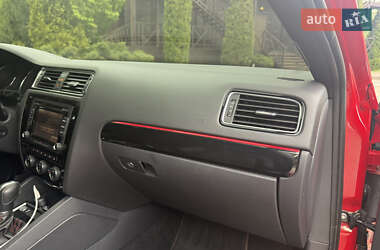 Седан Volkswagen Jetta 2014 в 