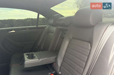 Седан Volkswagen Jetta 2014 в 