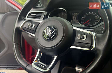 Седан Volkswagen Jetta 2014 в 