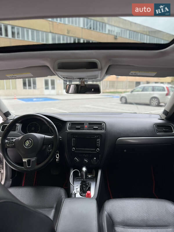 Седан Volkswagen Jetta 2012 в Львове