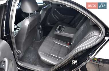Седан Volkswagen Jetta 2012 в 
