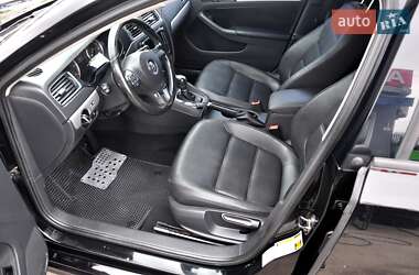 Седан Volkswagen Jetta 2012 в 