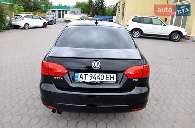 Седан Volkswagen Jetta 2012 в 