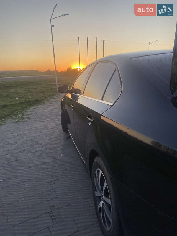 Седан Volkswagen Jetta 2016 в Буську