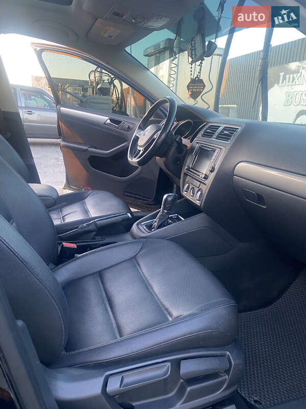 Седан Volkswagen Jetta 2016 в Буську