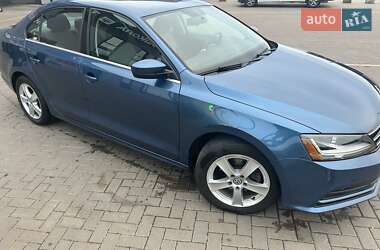 Седан Volkswagen Jetta 2016 в 