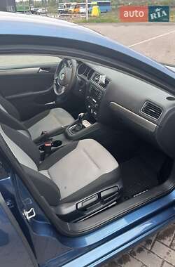 Седан Volkswagen Jetta 2016 в 