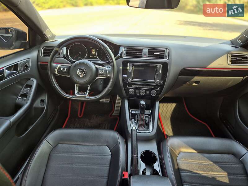 Седан Volkswagen Jetta 2017 в Киеве