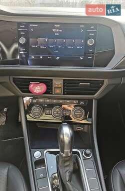 Седан Volkswagen Jetta 2019 в 