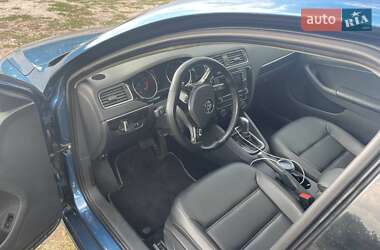 Седан Volkswagen Jetta 2017 в 