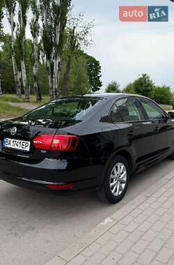 Седан Volkswagen Jetta 2013 в 