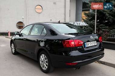 Седан Volkswagen Jetta 2013 в 