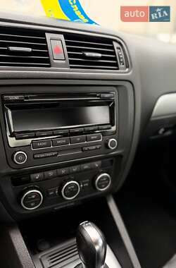 Седан Volkswagen Jetta 2013 в 
