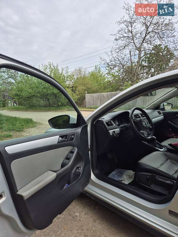 Седан Volkswagen Jetta 2012 в Харькове