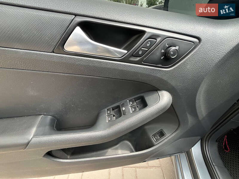 Седан Volkswagen Jetta 2016 в Кривому Розі