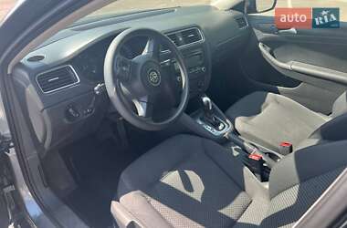 Седан Volkswagen Jetta 2013 в 