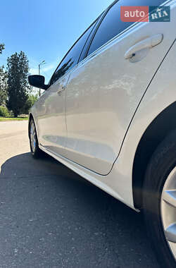 Седан Volkswagen Jetta 2013 в 
