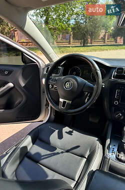 Седан Volkswagen Jetta 2013 в 